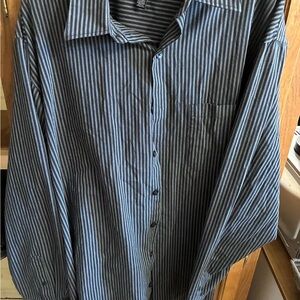 Van Heusen Men's Black Striped Button Down Shirt